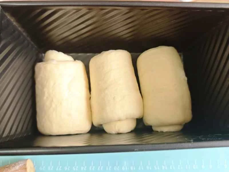 How to make pure milk hand-torn toast: Step 1