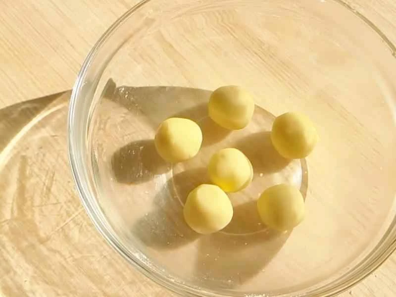 How to make pure milk hand-torn toast: Step 1