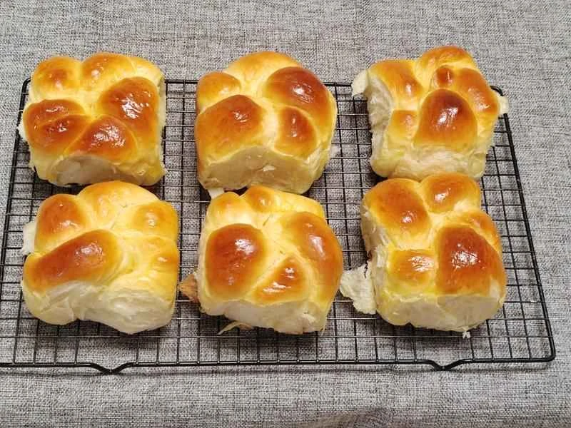 How to make pure milk hand-torn toast: Step 1