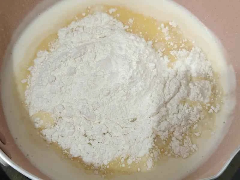 How to make pure milk hand-torn toast: Step 1