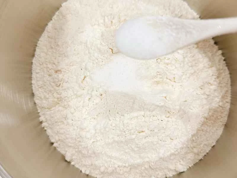 How to make pure milk hand-torn toast: Step 1