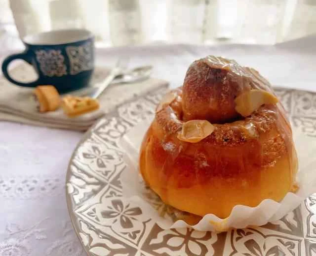 Hanami Baking - Almond Coffee Frosting Bread Rolls