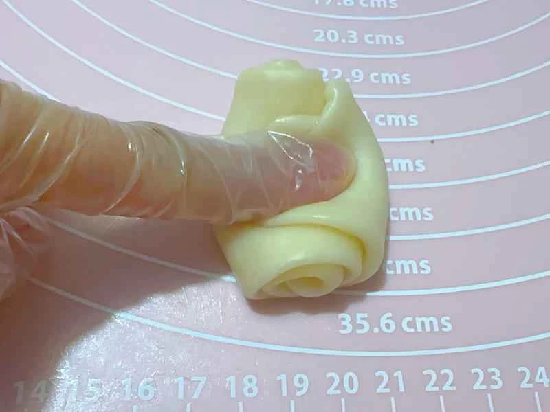 How to make pure milk hand-torn toast: Step 1