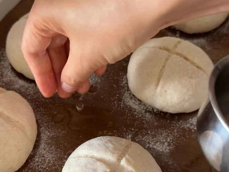 How to make pure milk hand-torn toast: Step 1
