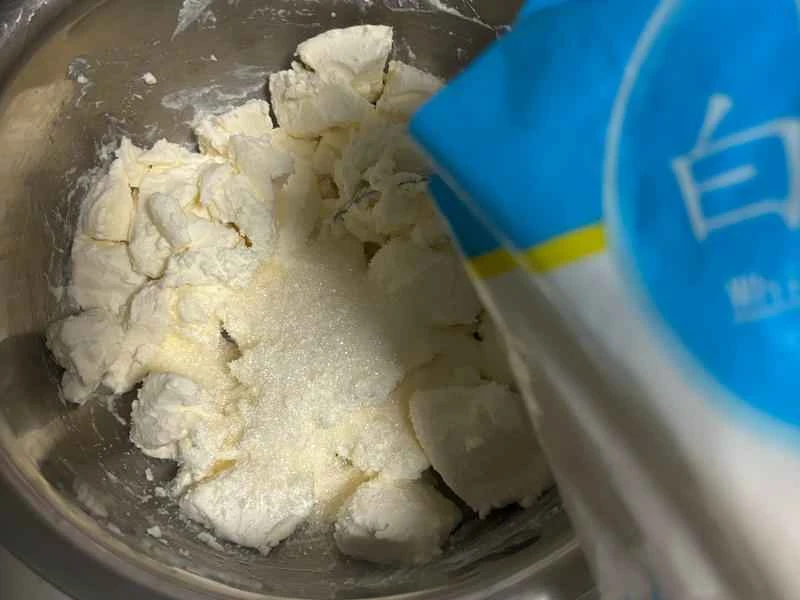 How to make pure milk hand-torn toast: Step 1