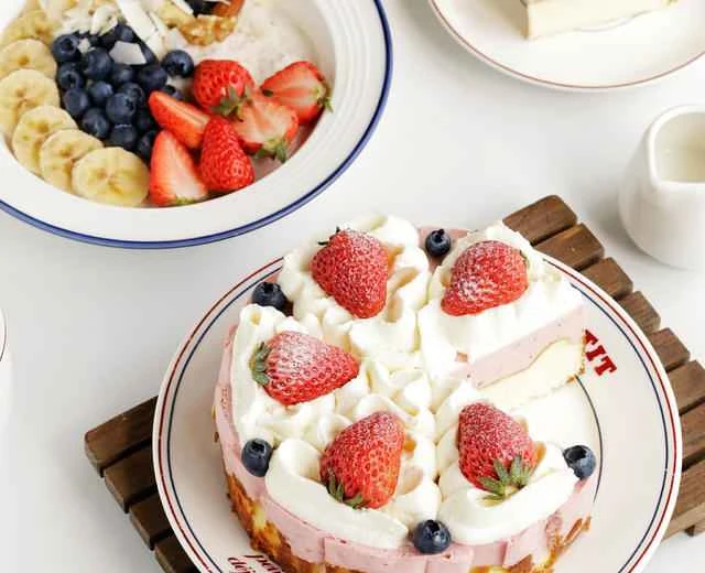 Recipe for Strawberry Mousse Basque Cake + Strawberry Yogurt Granola Bowl