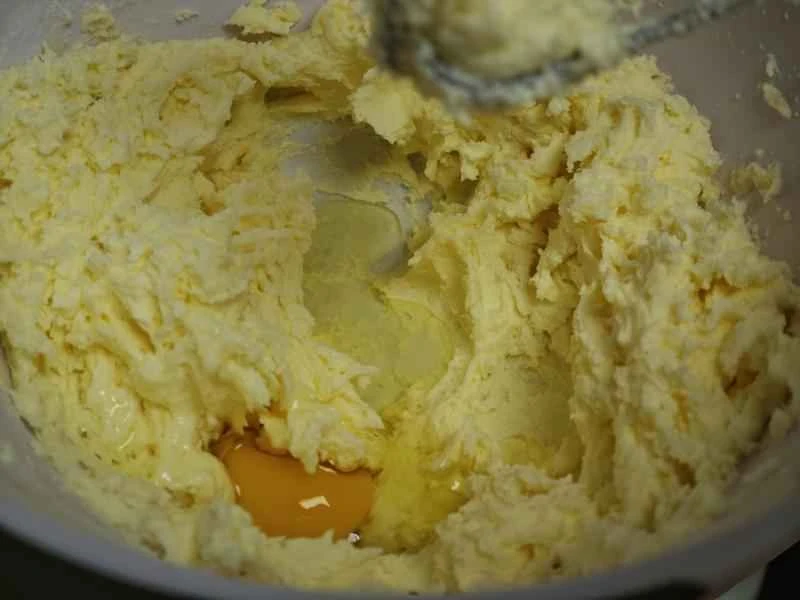 How to make pure milk hand-torn toast: Step 1