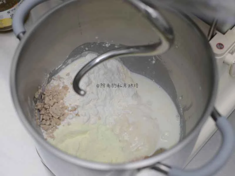 How to make pure milk hand-torn toast: Step 1