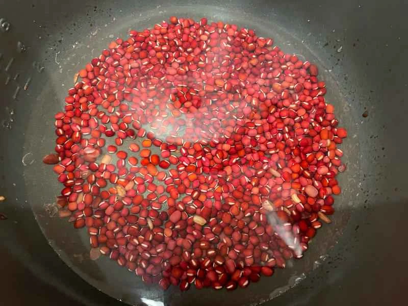 How to make pure milk hand-torn toast: Step 1