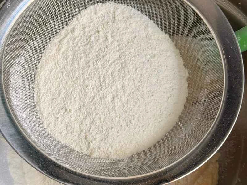 How to make pure milk hand-torn toast: Step 1