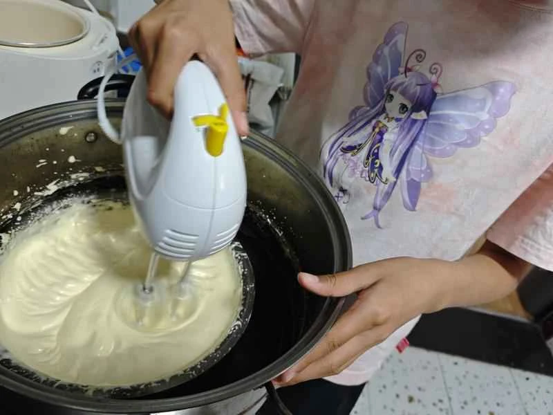 How to make pure milk hand-torn toast: Step 1