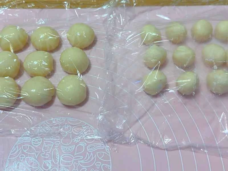 How to make pure milk hand-torn toast: Step 1