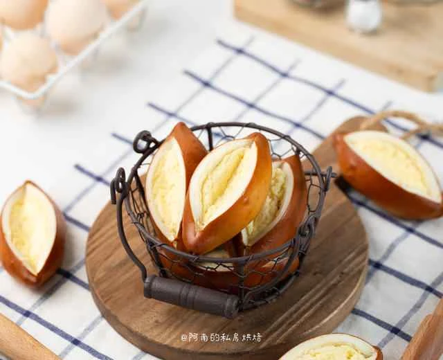 Recipe for mini cheese pretzel breads that you can eat in two bites