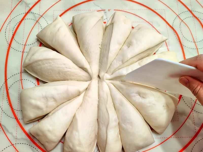 How to make pure milk hand-torn toast: Step 1