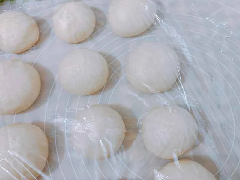 How to make pure milk hand-torn toast: Step 1