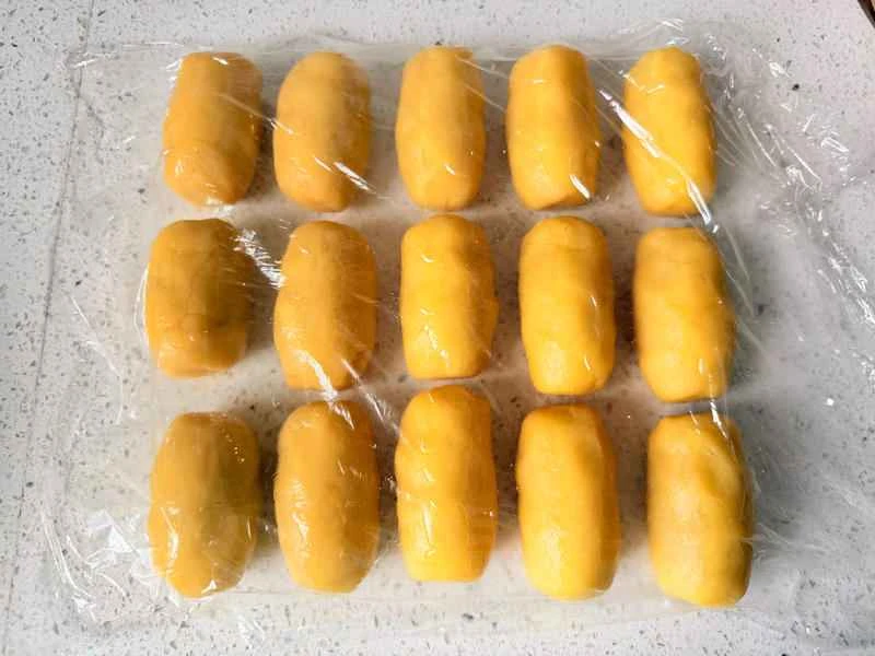 How to make pure milk hand-torn toast: Step 1