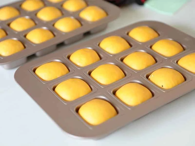 How to make pure milk hand-torn toast: Step 1