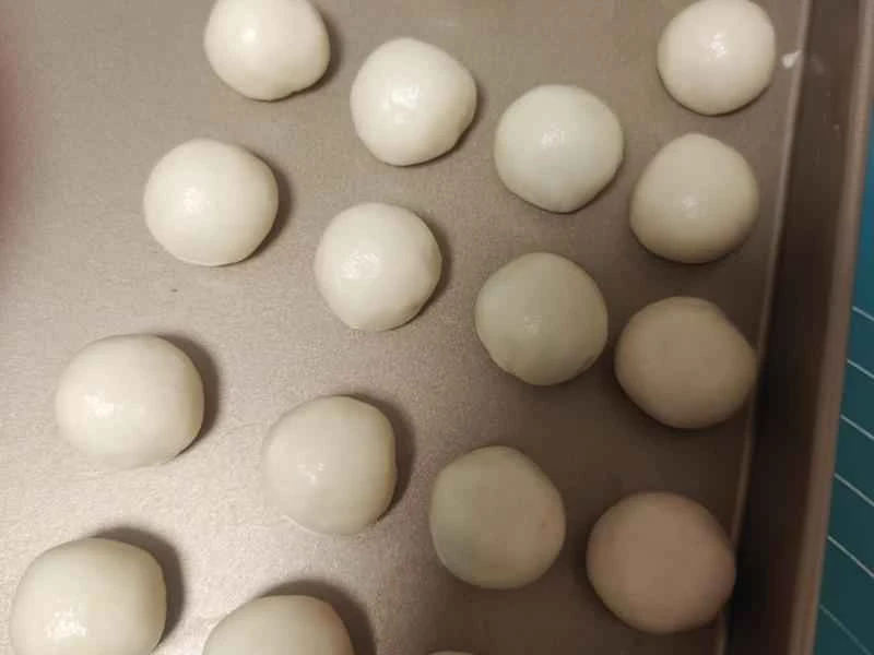 How to make pure milk hand-torn toast: Step 1