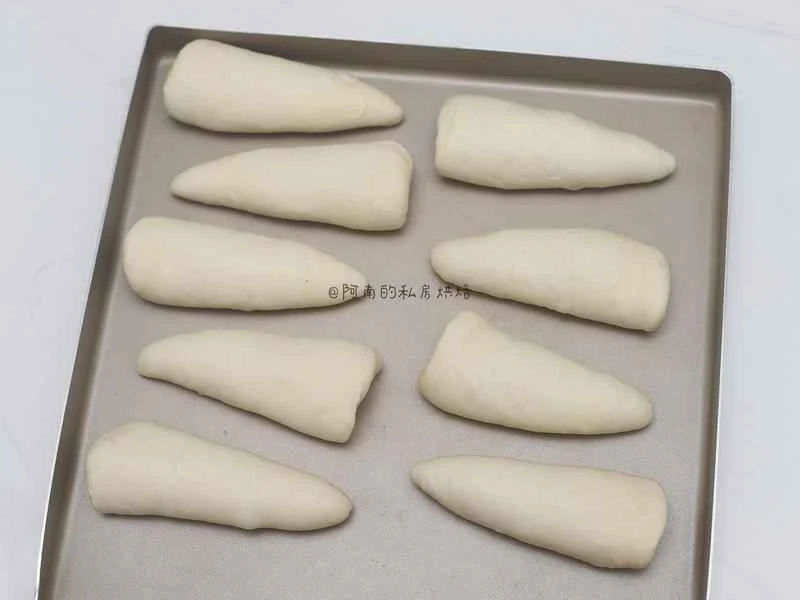 How to make pure milk hand-torn toast: Step 1