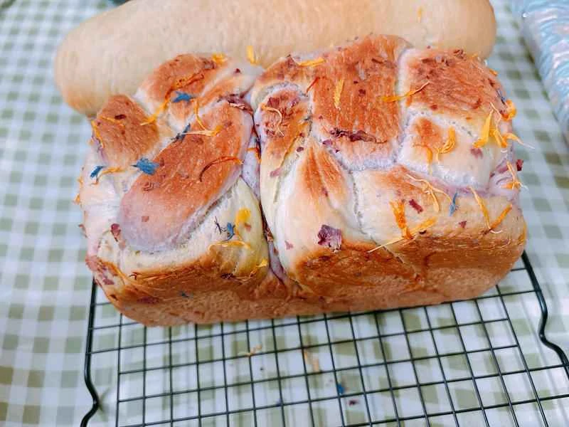 How to make pure milk hand-torn toast: Step 1