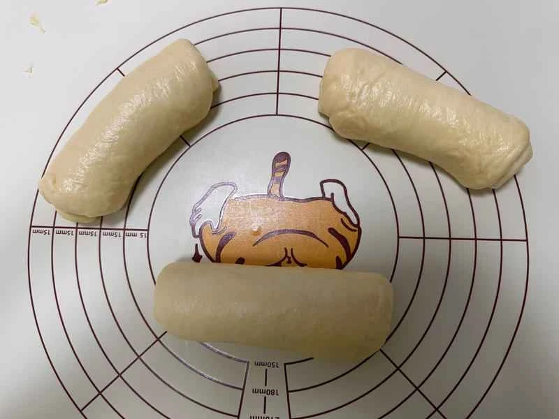 How to make pure milk hand-torn toast: Step 1