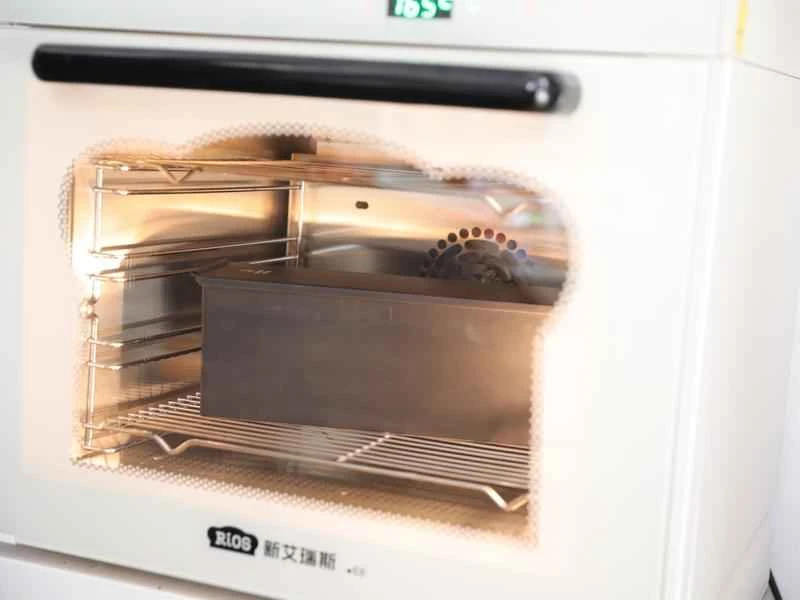 How to make pure milk hand-torn toast: Step 1