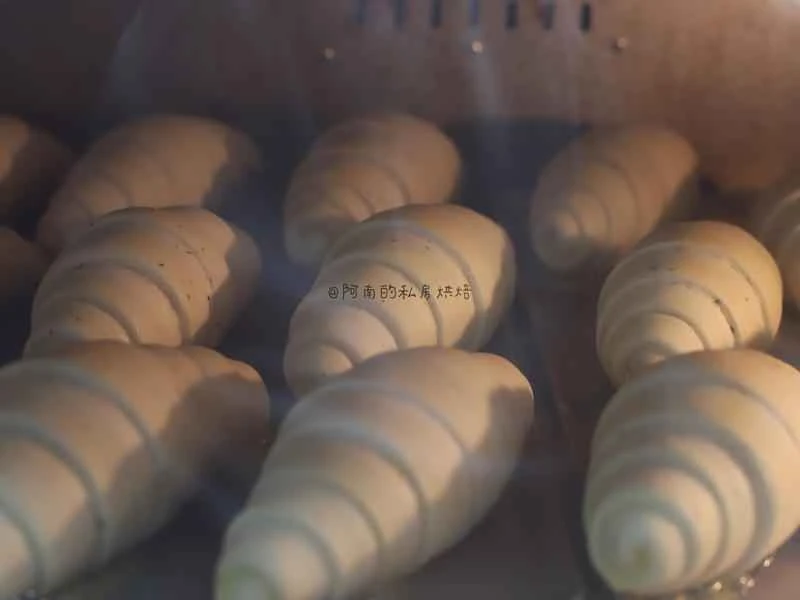 How to make pure milk hand-torn toast: Step 1