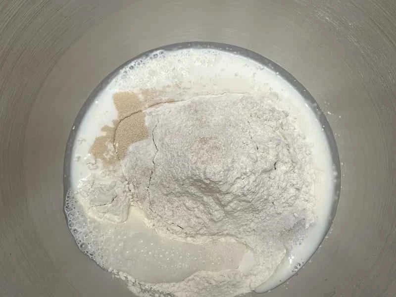 How to make pure milk hand-torn toast: Step 1