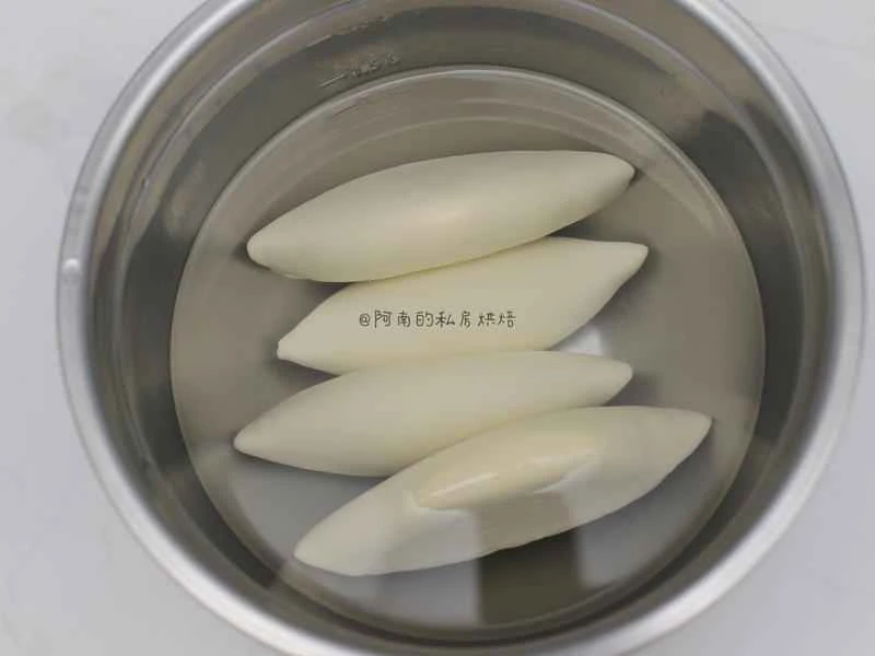 How to make pure milk hand-torn toast: Step 1