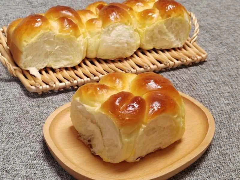 How to make pure milk hand-torn toast: Step 1