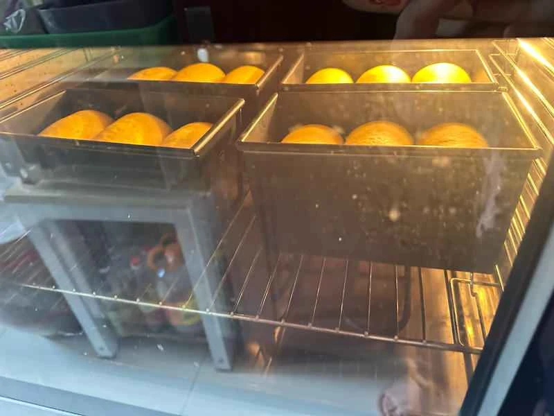 How to make pure milk hand-torn toast: Step 1