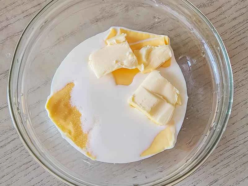 How to make pure milk hand-torn toast: Step 1