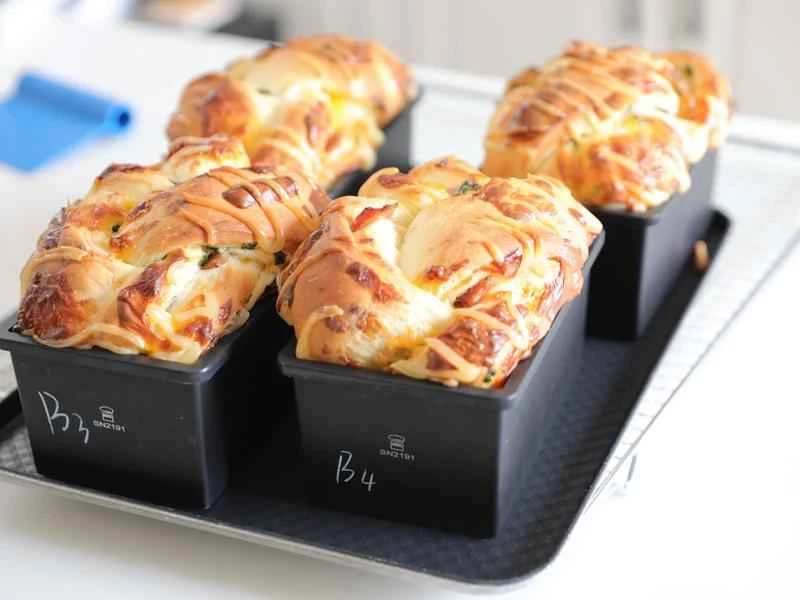 How to make pure milk hand-torn toast: Step 1