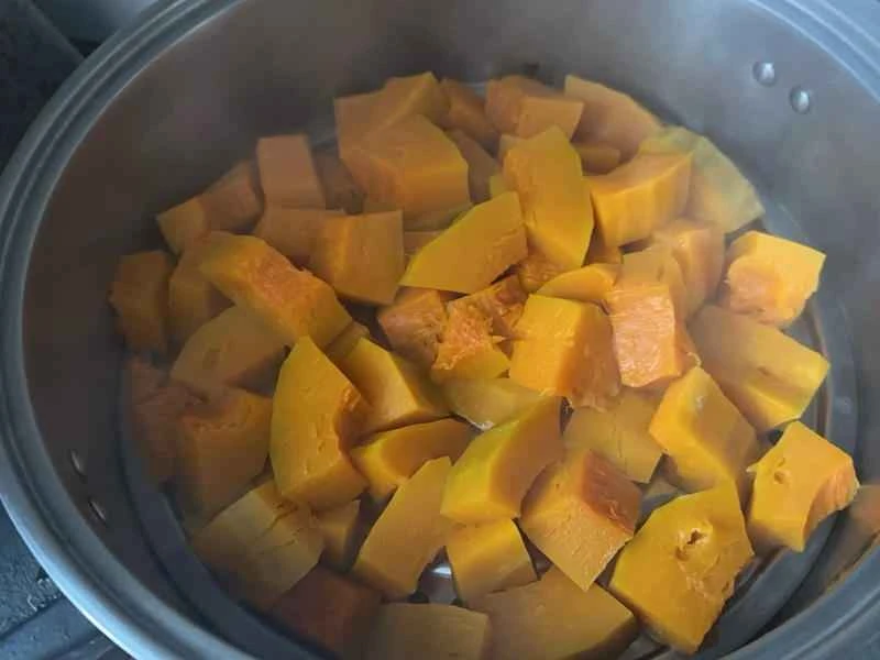 How to make pure milk hand-torn toast: Step 1