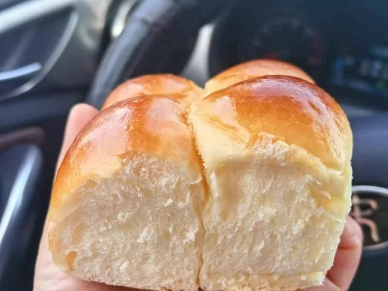 How to make pure milk hand-torn toast: Step 1