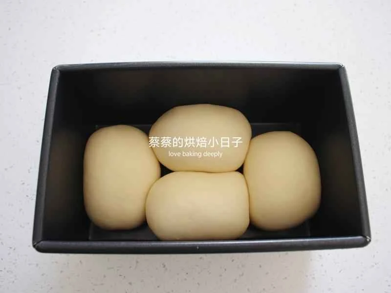 How to make pure milk hand-torn toast: Step 1