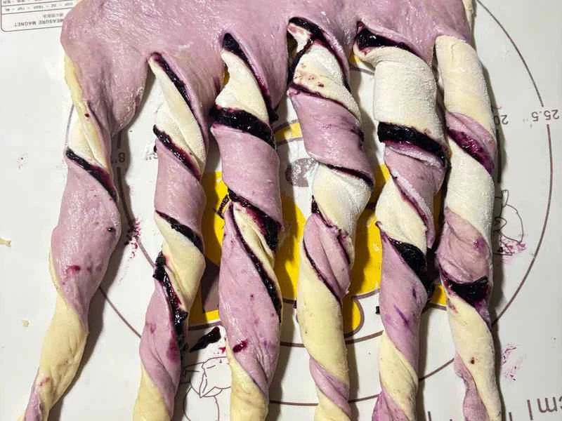 How to make pure milk hand-torn toast: Step 1