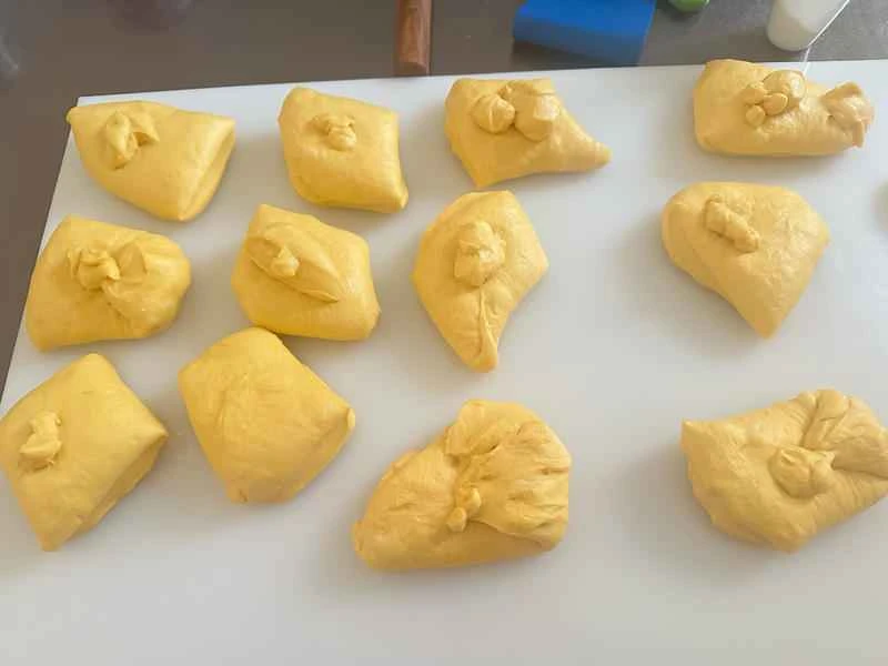 How to make pure milk hand-torn toast: Step 1