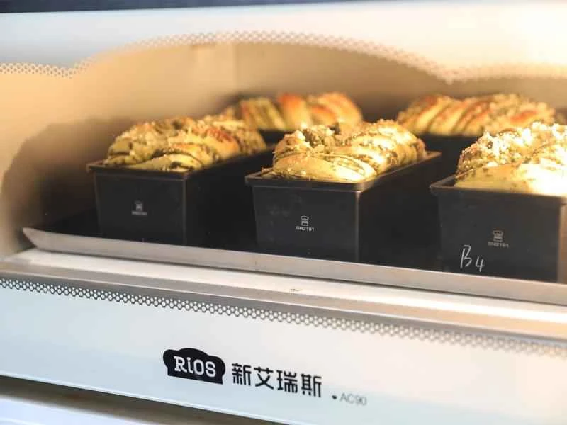 How to make pure milk hand-torn toast: Step 1