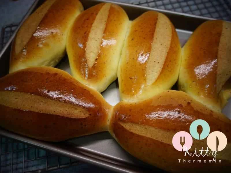 How to make pure milk hand-torn toast: Step 1