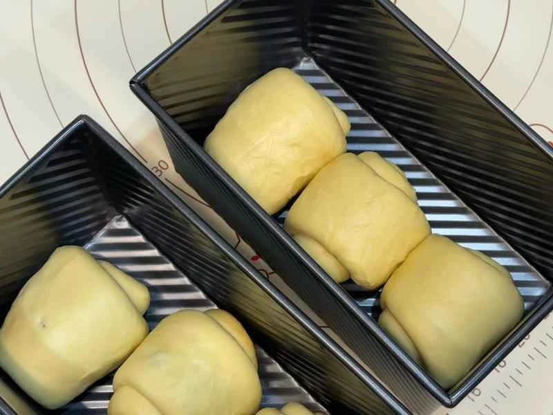 How to make pure milk hand-torn toast: Step 1