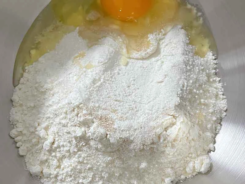 How to make pure milk hand-torn toast: Step 1