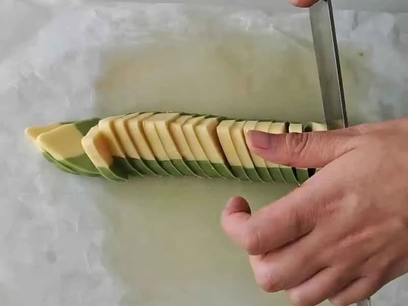 How to make pure milk hand-torn toast: Step 1