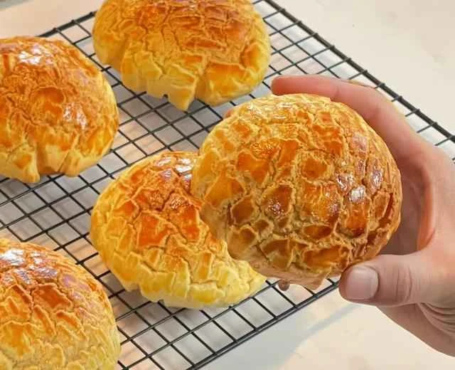 You can't buy this anywhere else! Extra thick, flaky, cracked pineapple bun - so crumbly it practically melts in your mouth!