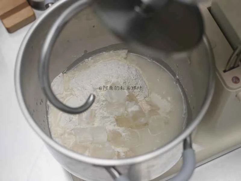 How to make pure milk hand-torn toast: Step 1