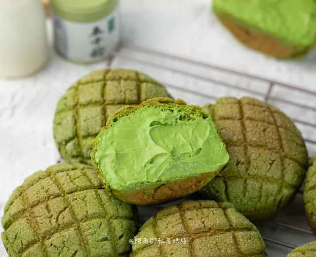 A refreshing summer bread recipe: Triple Matcha Lava Crust Bread!