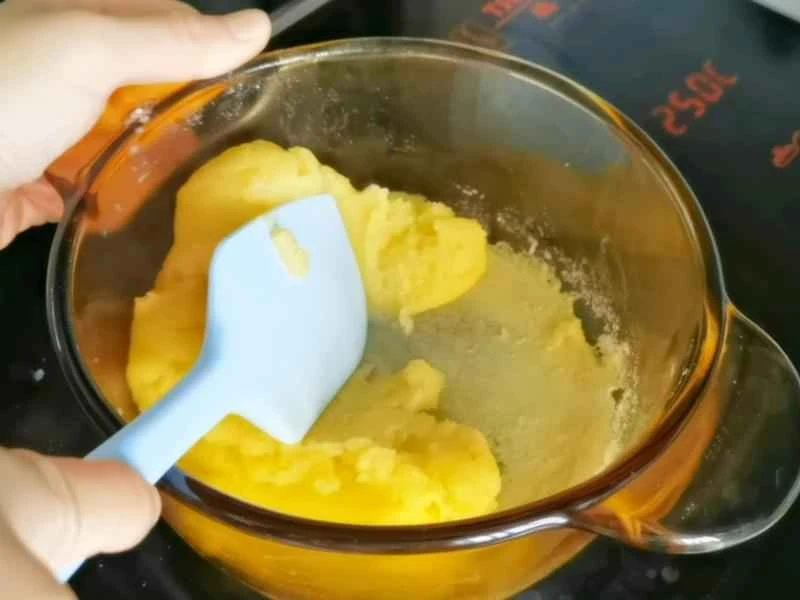 How to make pure milk hand-torn toast: Step 1