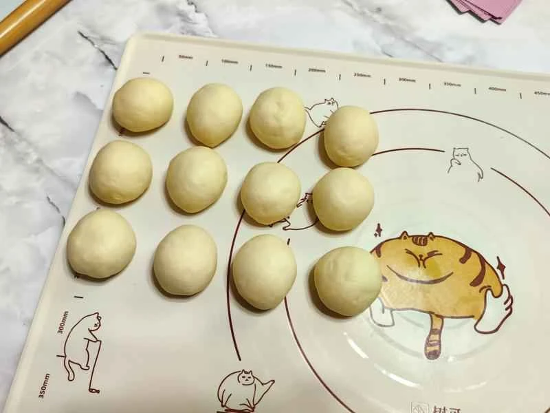 How to make pure milk hand-torn toast: Step 1