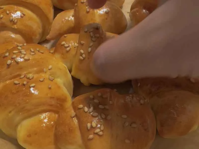 How to make pure milk hand-torn toast: Step 1