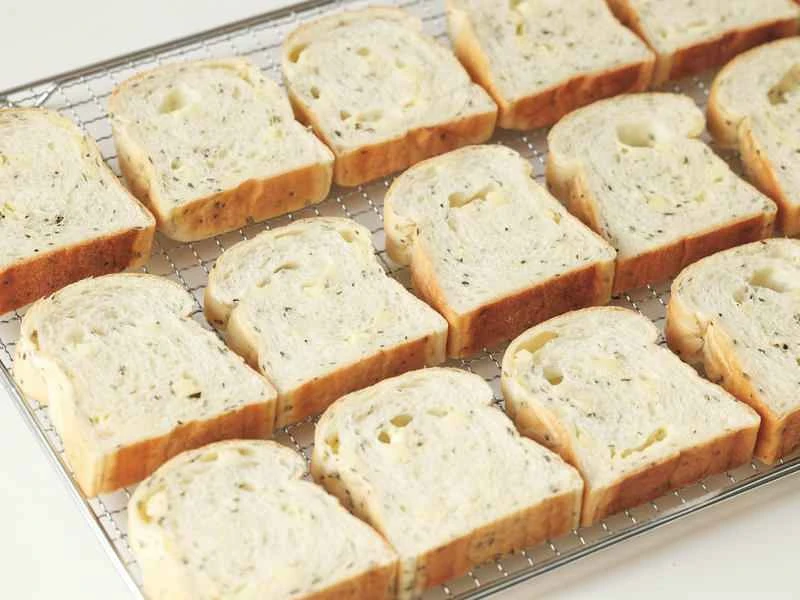 How to make pure milk hand-torn toast: Step 1